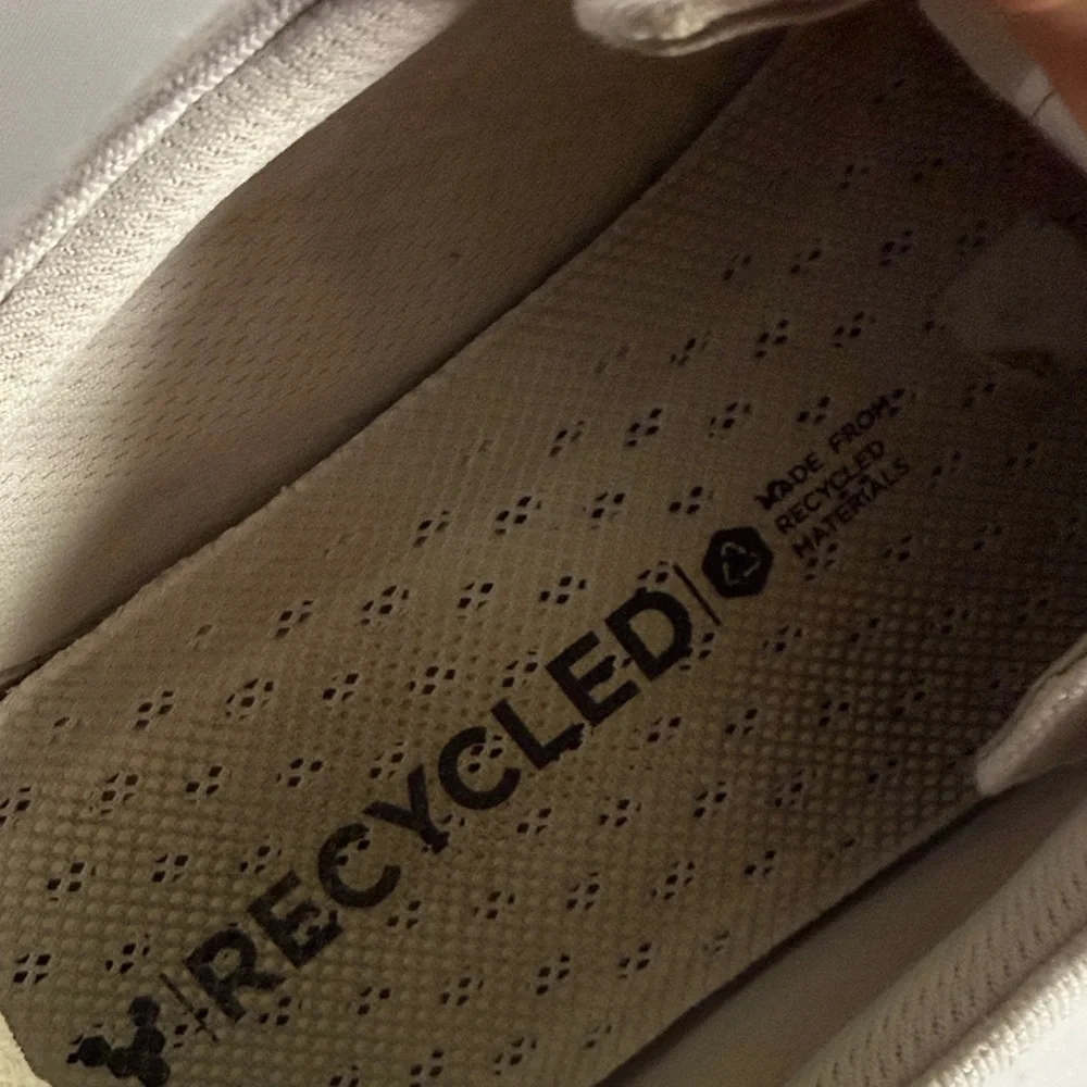 Vivo casual low-profile sneakers in light gray and white